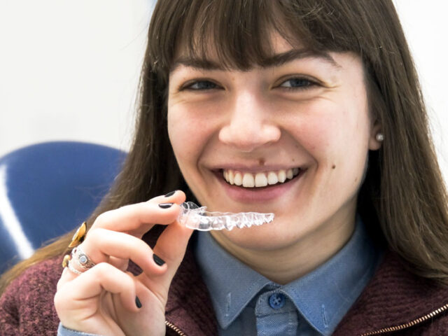 Odontiatra-giene-dentale-allineatori-trasparenti-genzano-Roma https://www.dentistagenzano.it/wp-content/uploads/2026/02/Odontiatra-giene-dentale-allineatori-trasparenti-genzano-Roma-640x480.jpg