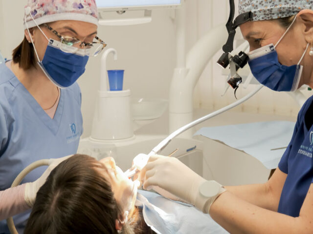 https://www.dentistagenzano.it/wp-content/uploads/2026/02/Odontiatra-giene-dentale-professionale-genzano-Roma-640x480.jpg