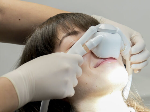 Sedazione Cosciente: Come Aiutiamo Bambini e Adulti a Superare la Paura del Dentista