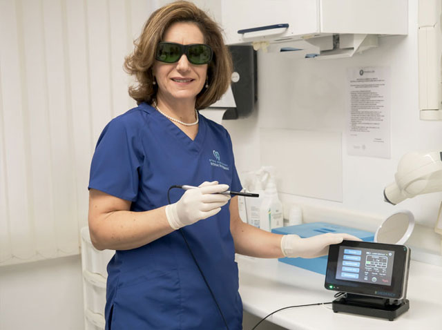 Laser a Diodi in Odontoiatria: Come lo Utilizziamo per Curare in Modo Più Delicato
